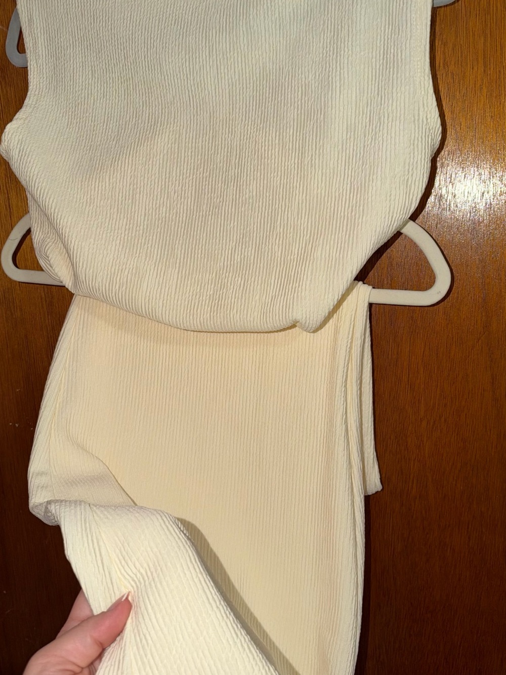 White Textured Mock Neck 2-Piece Set – Sleeveless Top & Pants – Size M